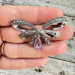 Vintage Jewelry Silver Tone Avon Brooch with Dangling Purple Rhinestone Pin